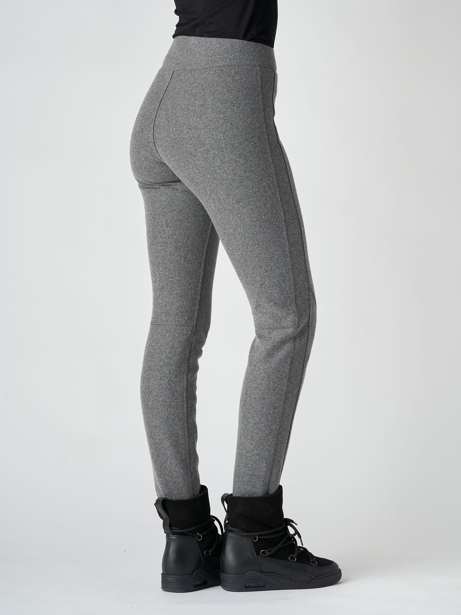 FLANNEL GREY