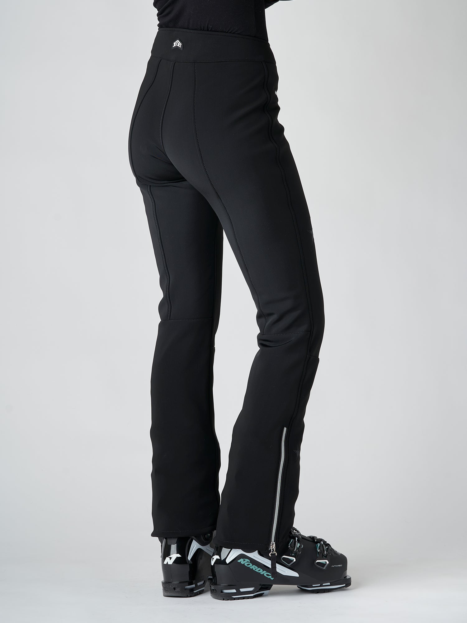 BLACK/BLACK