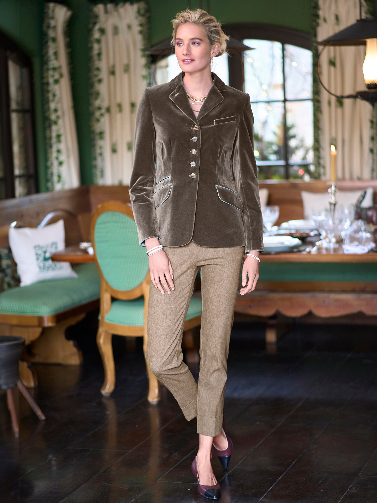 Lara Velvet Jacket – Gorsuch