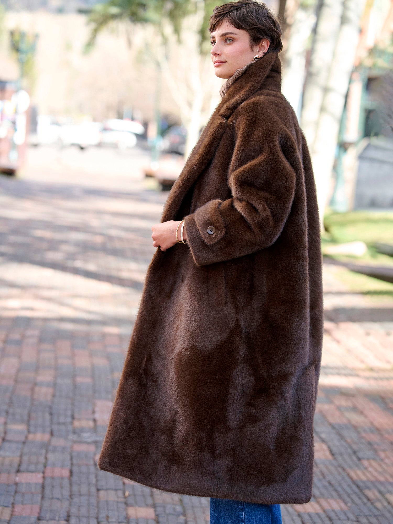 Ardelis Long Faux Fur Coat – Gorsuch