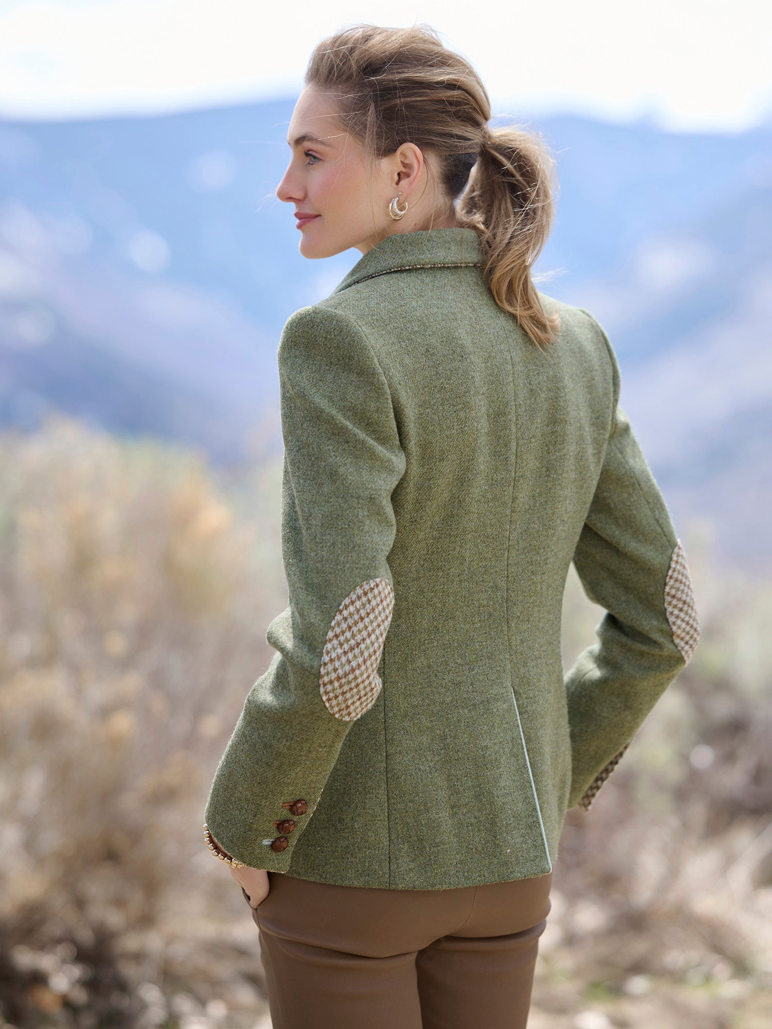 GREEN