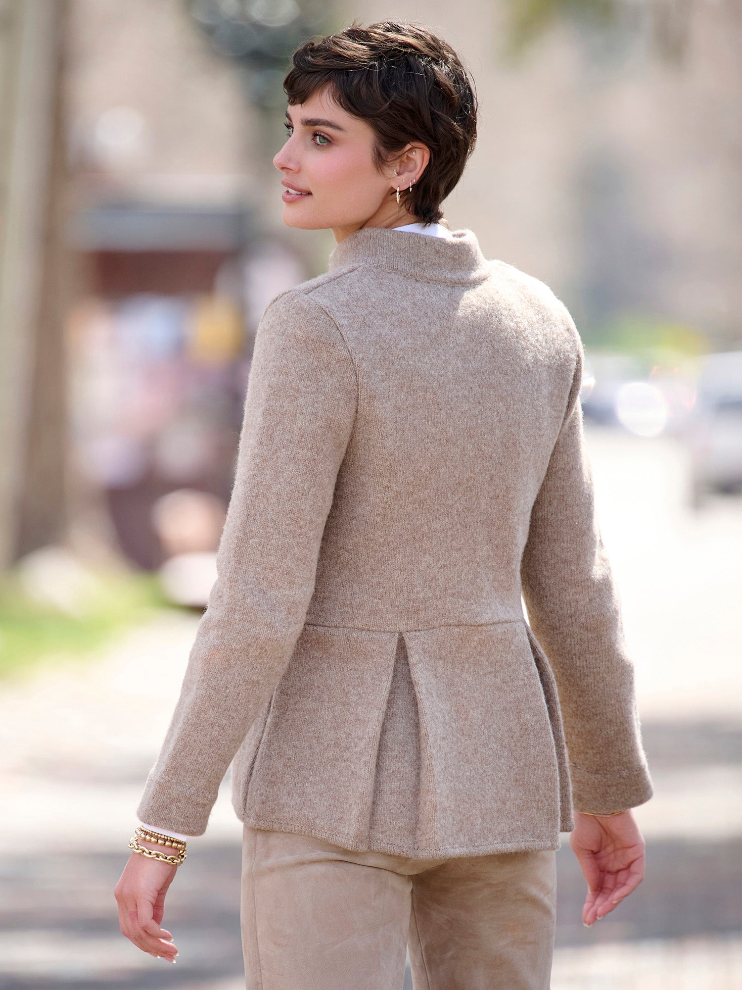 TAUPE