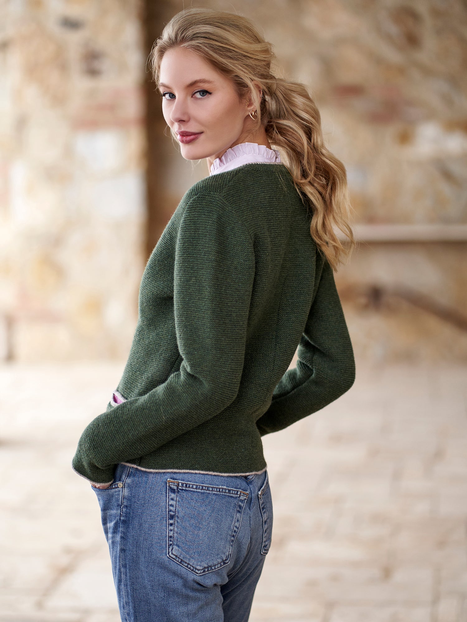 GREEN