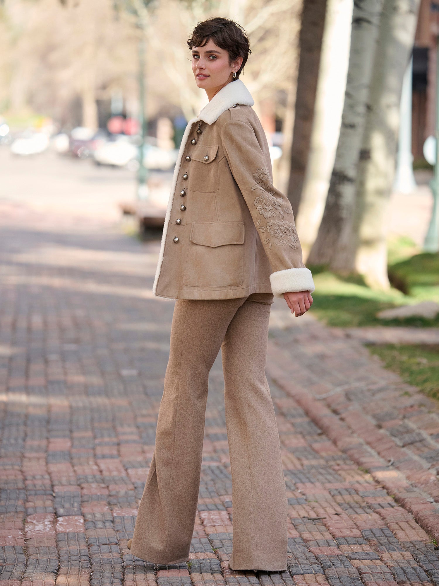 BEIGE