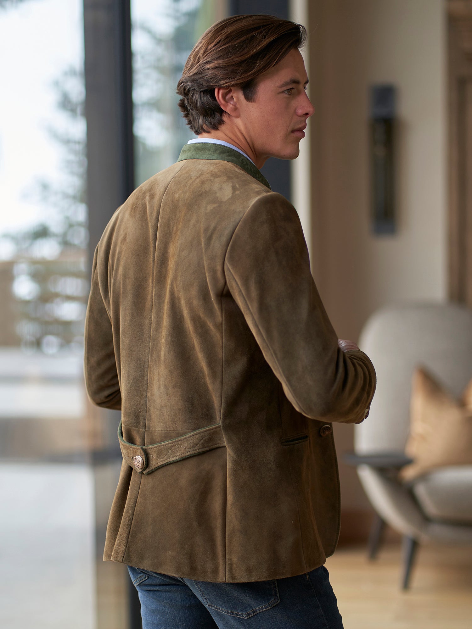 MEDIUM BROWN