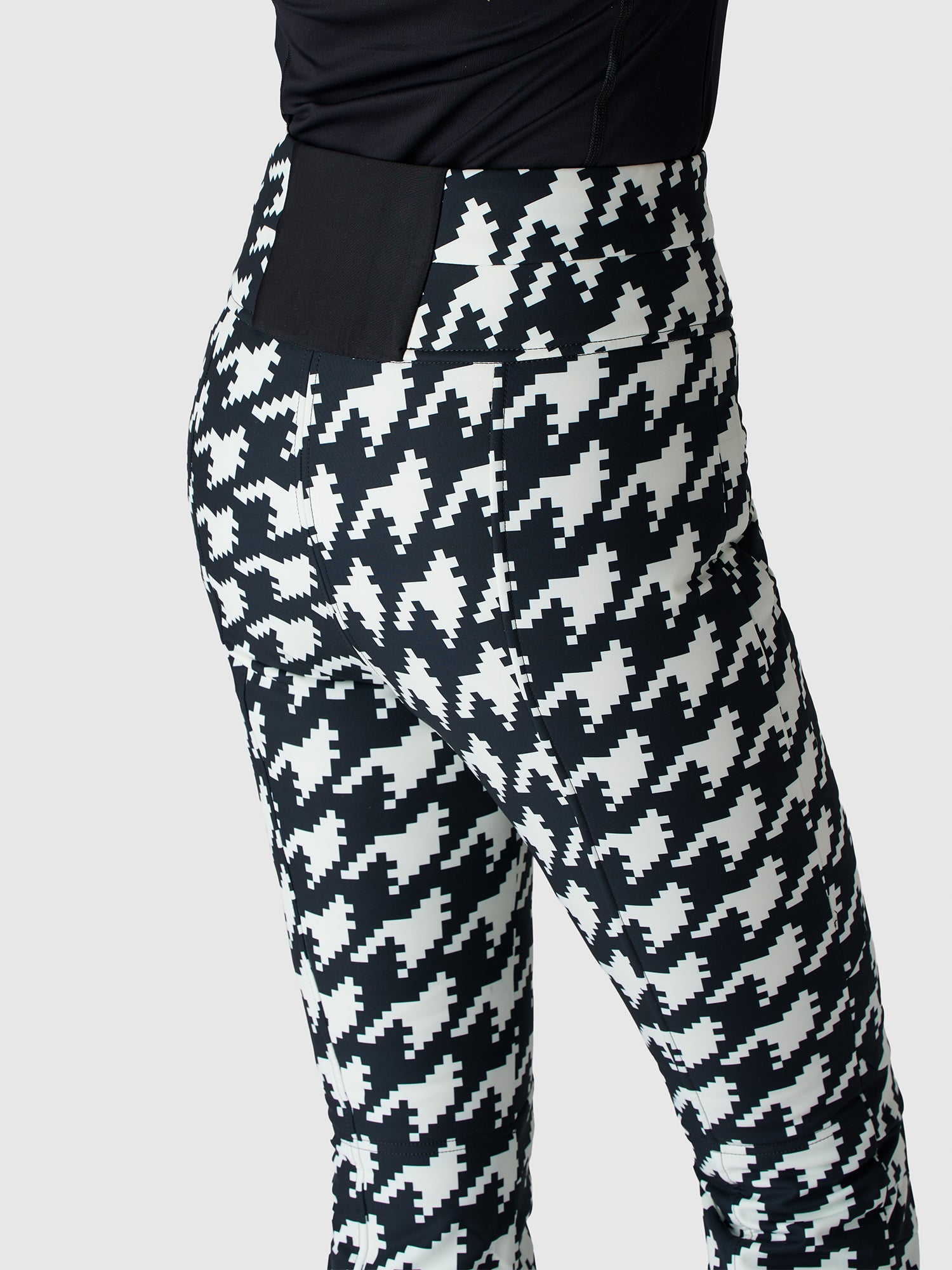 BLACK/WHITE