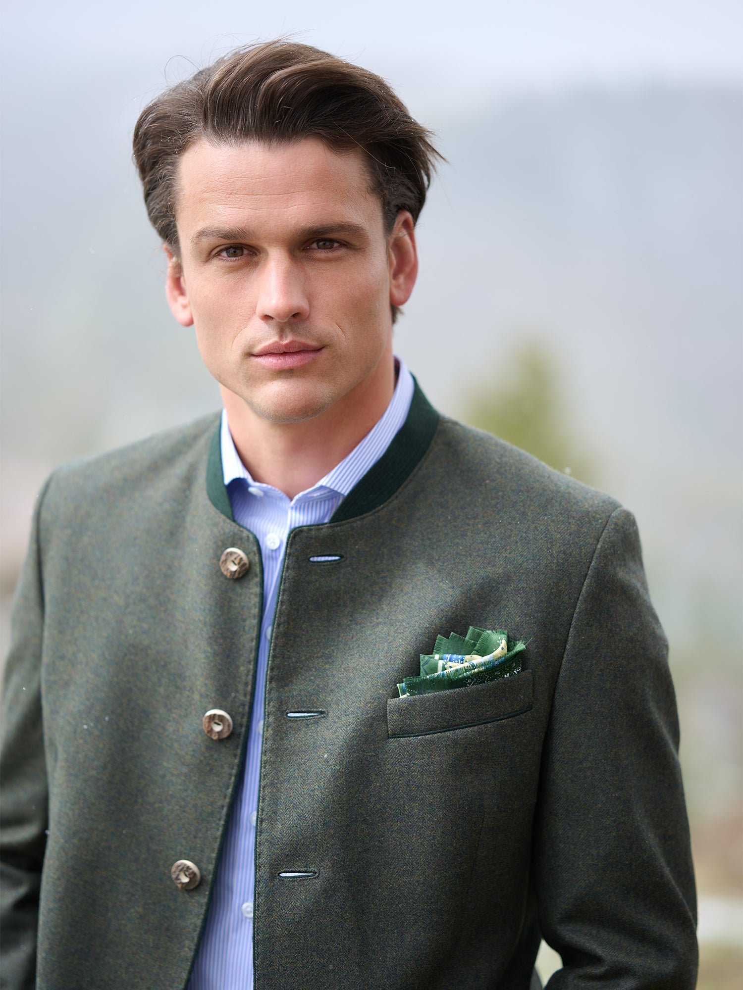 DARK GREEN
