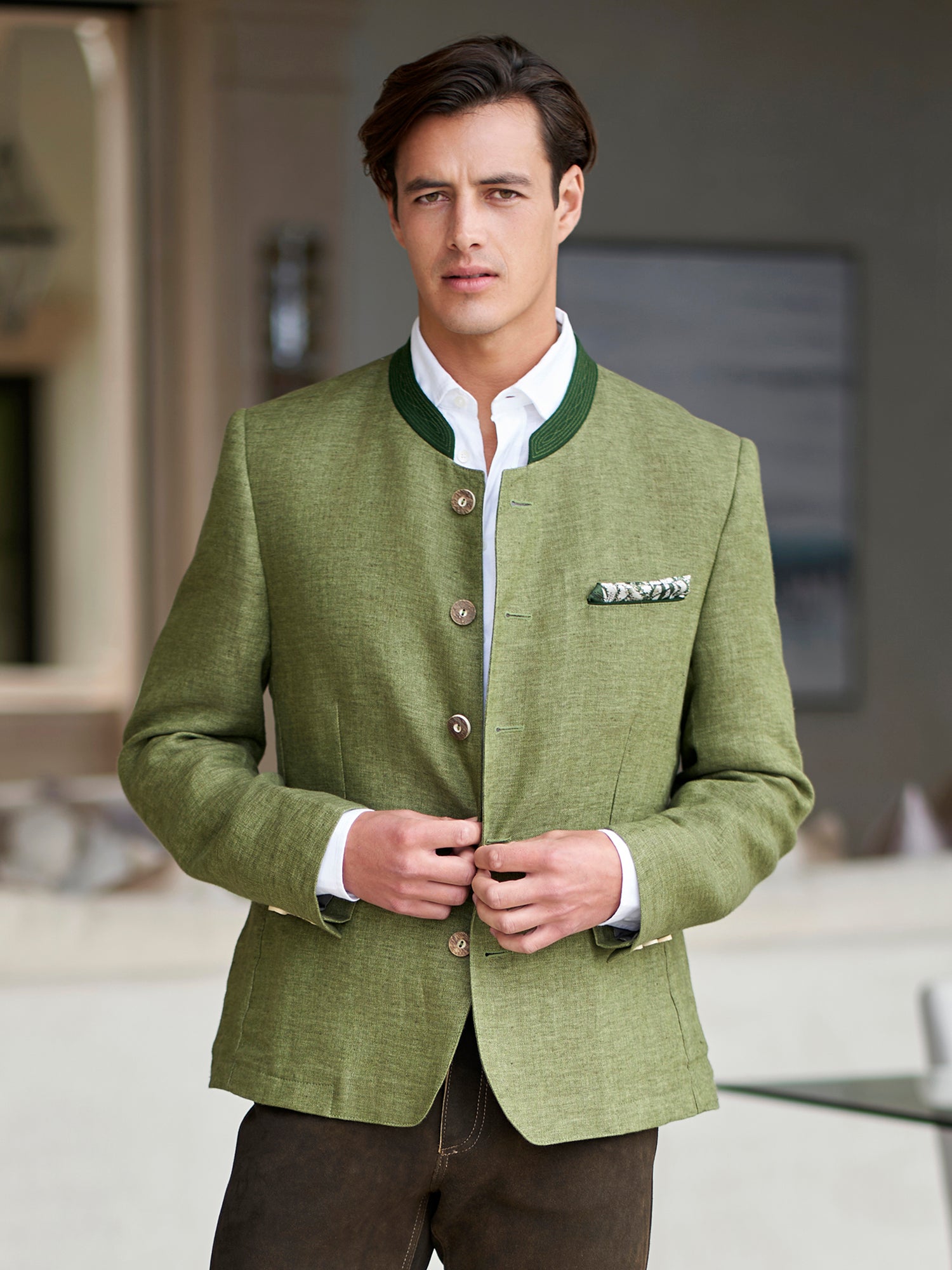 GREEN