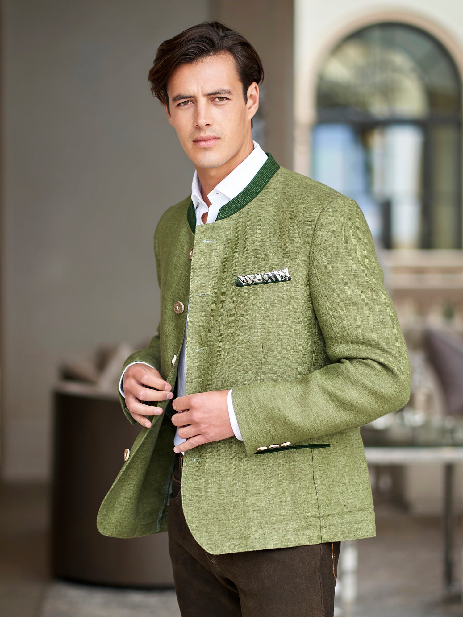 GREEN