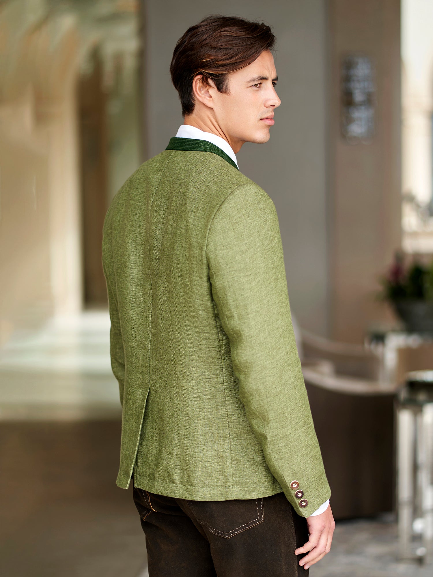 GREEN
