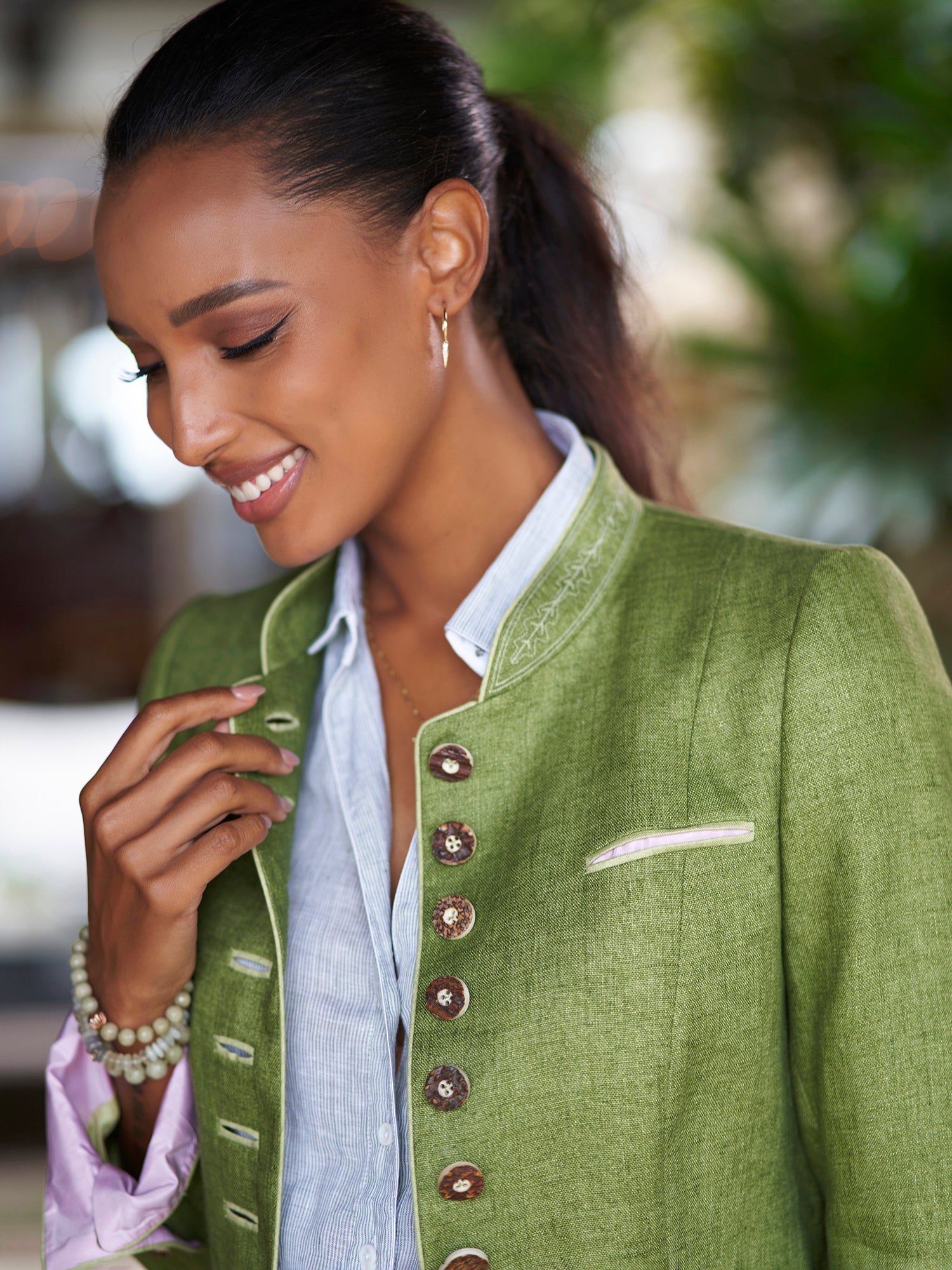 GREEN