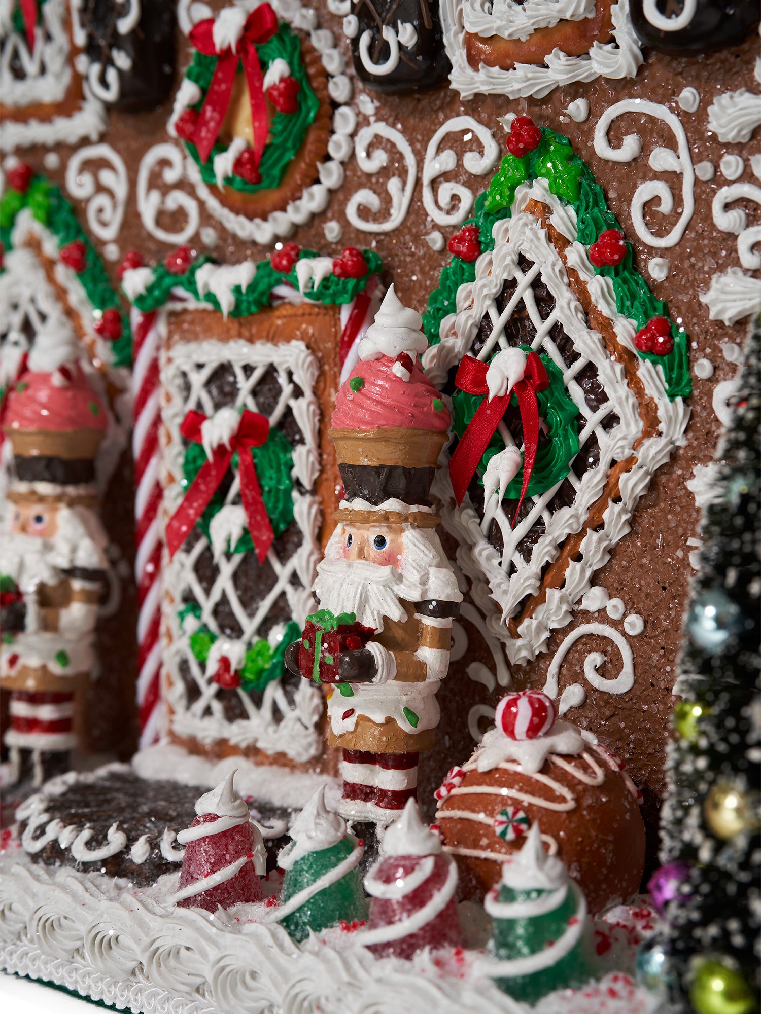 Ribbon Candy Gingerbread House – Gorsuch Ribbon Candy Gingerbread House – Gorsuch